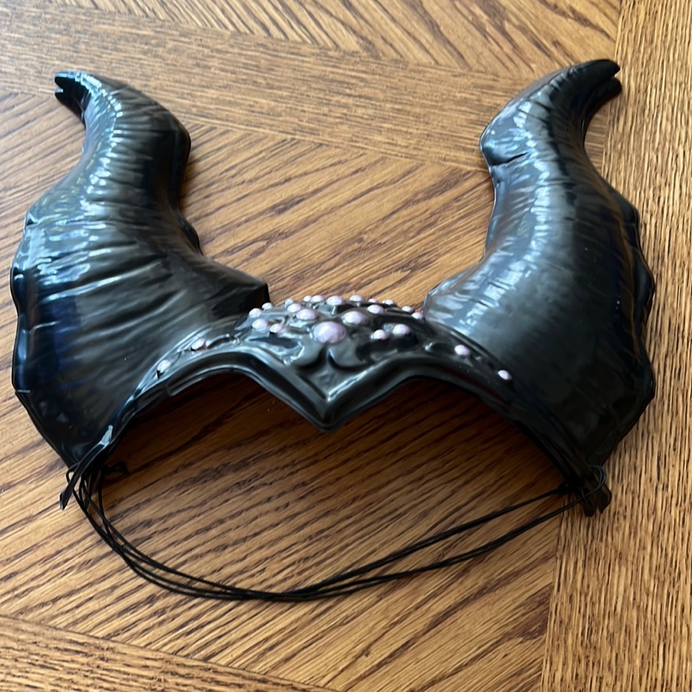 ADULT QUEEN MALEFICENT HORNS WITCH DEMON DEVIL COSTUME HEADPIECE BLACK plastic